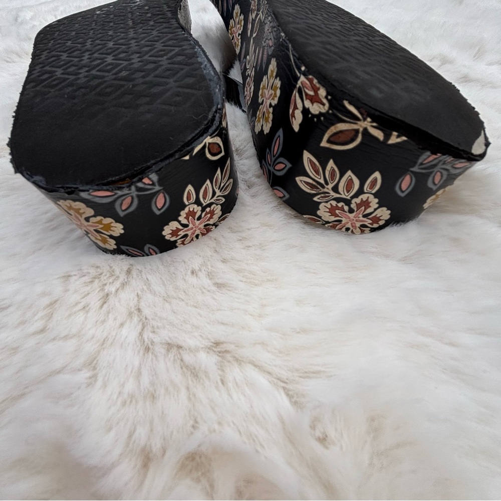 Tory Burch Black Floral Women's Platform Flip Flops - Picture 6 of 9